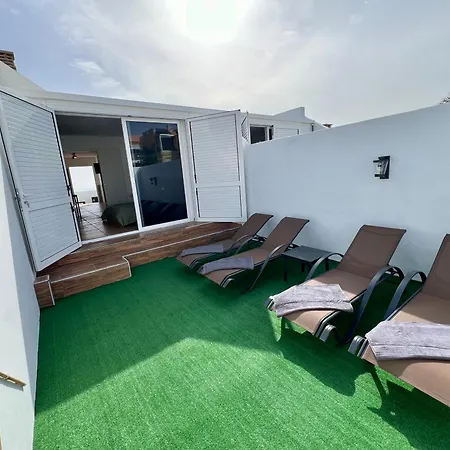 Mit Meerblick Und Gemeinschaftspool Апартаменты *