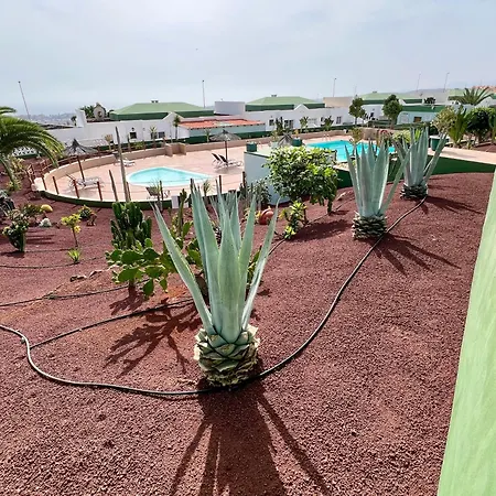 Mit Meerblick Und Gemeinschaftspool Апартаменты *