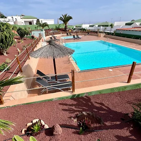 Mit Meerblick Und Gemeinschaftspool Апартаменты *