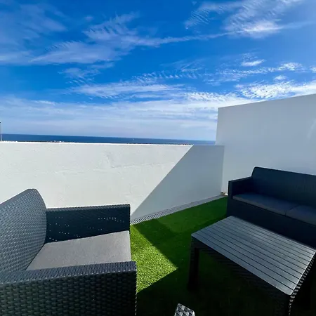 Mit Meerblick Und Gemeinschaftspool Апартаменты *